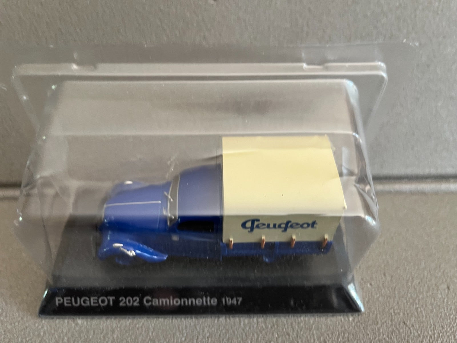 Voiture Miniature Peugeot 202 Camionnette 1947 Norev Hachette 1/43