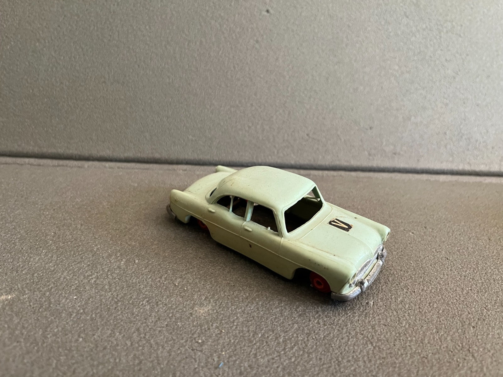 Ancienne Voiture Miniature Simca Ariane Norev Plastique France Epave