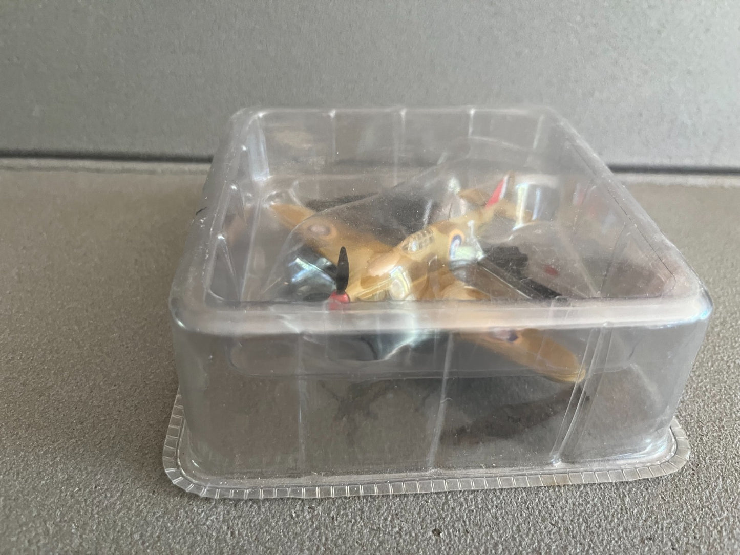 Avion miniature Militaire Hurricane Mk II 1/110 Delprado