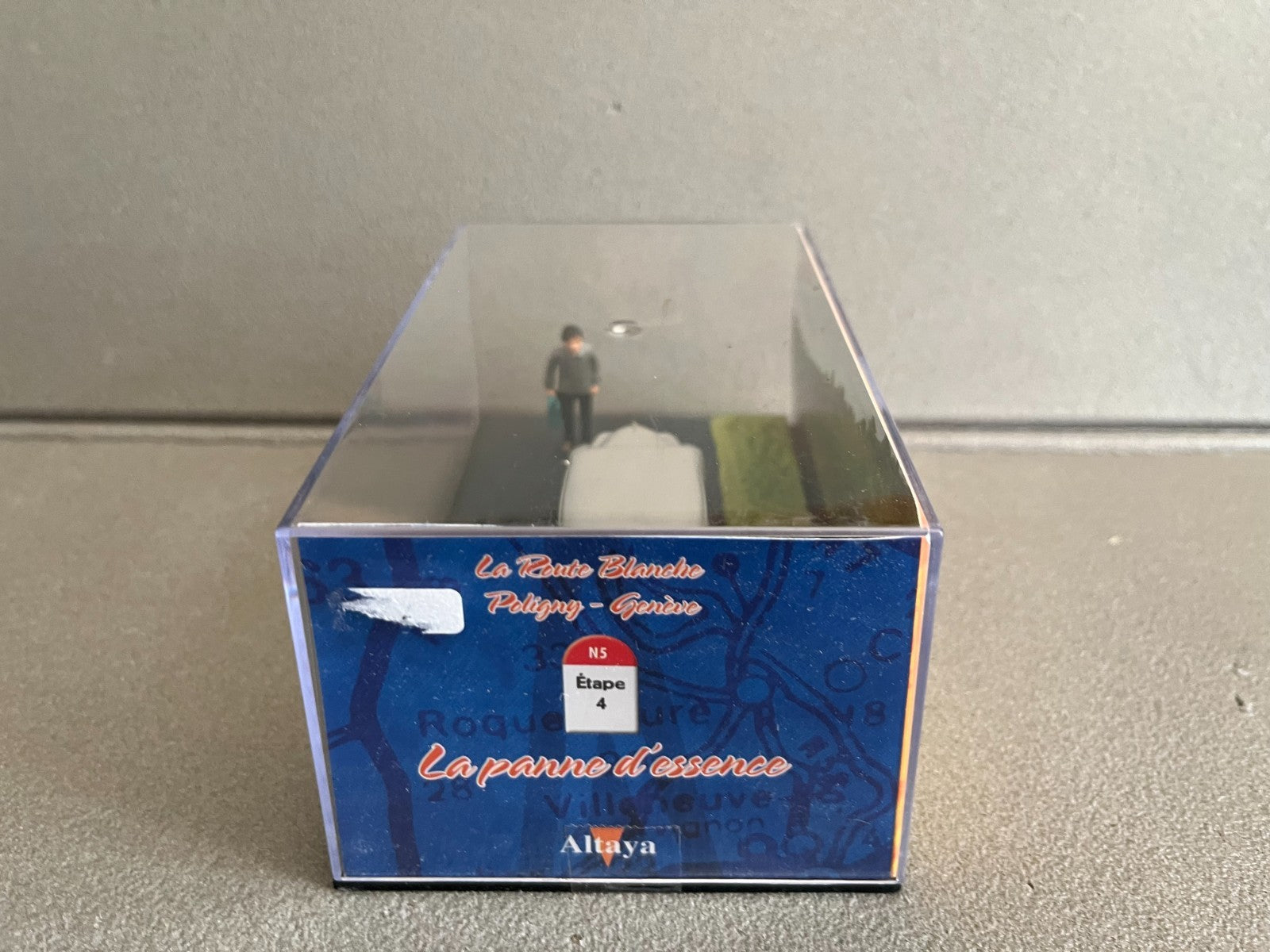 Voiture Miniature Renault Juvaquatre Etape 4 La Route Bleue RN7 1/43