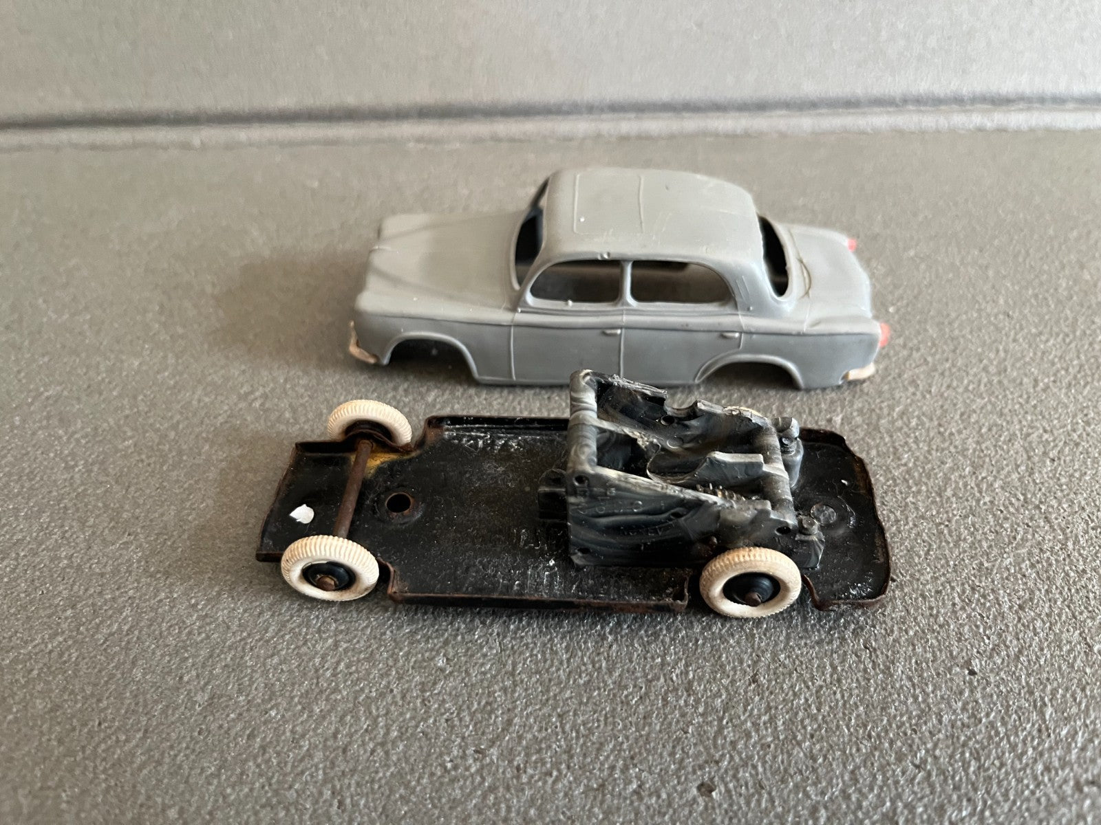 Voiture Miniature Ancienne Peugeot 403 Norev Plastique France Epave 1/43