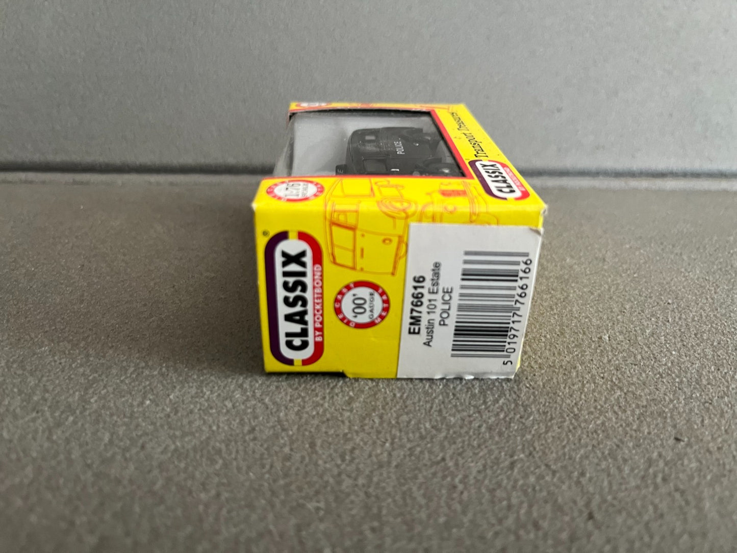 Voiture Miniature Fourgon Austin 101 Estate Police Classix au 1/76