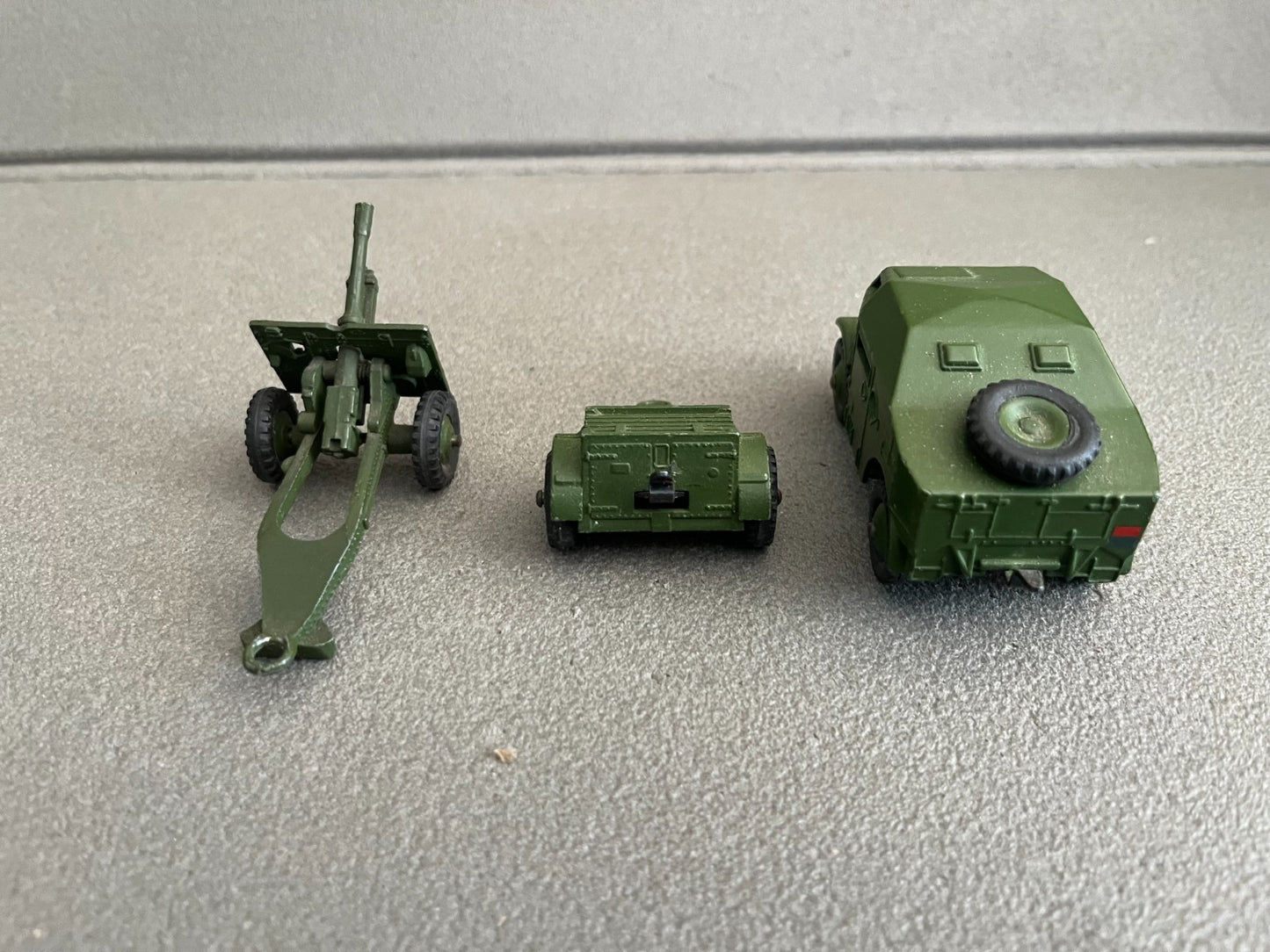 Ancienne Voiture miniature Militaire Field Artillery Tractor Dinky Toys 688 UK