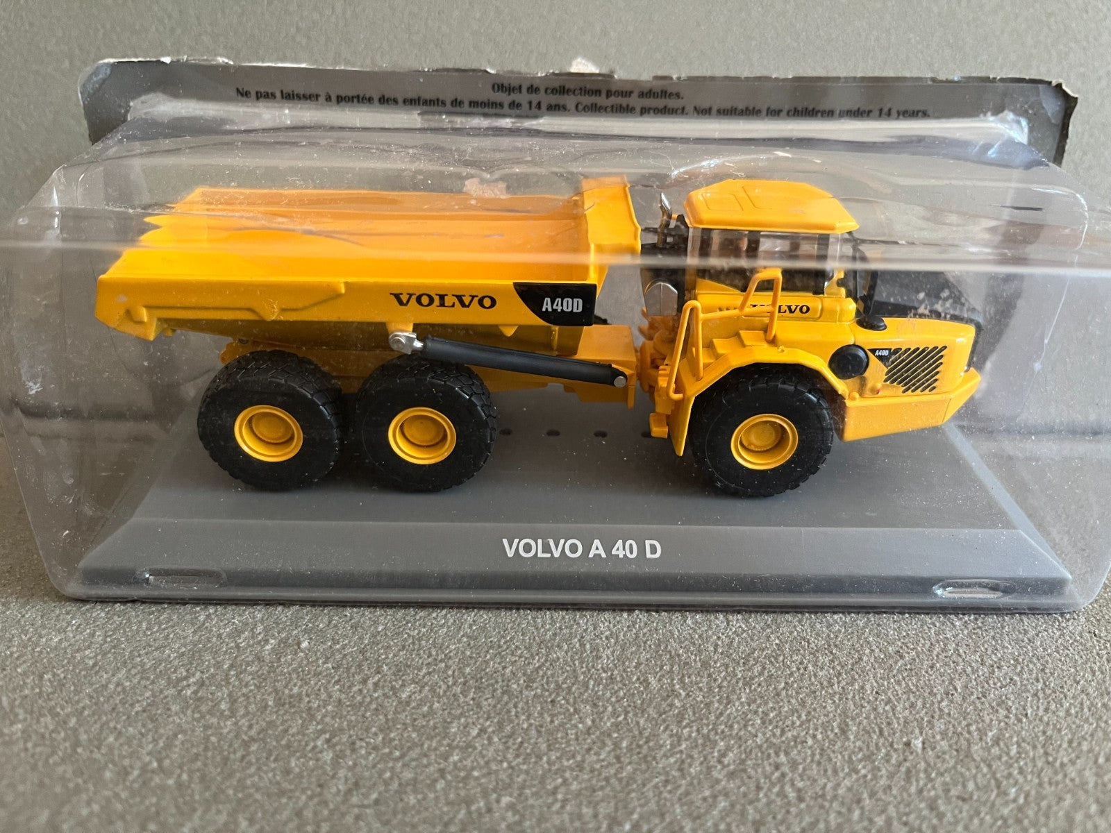 Miniature Véhicule de chantier Volvo A 40 D Camion Tombereau Hachette 1/72