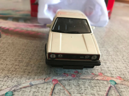 Voiture miniature Volkswagen Golf I 1 GTI Welly 1/34 - 1/36 - 1/39