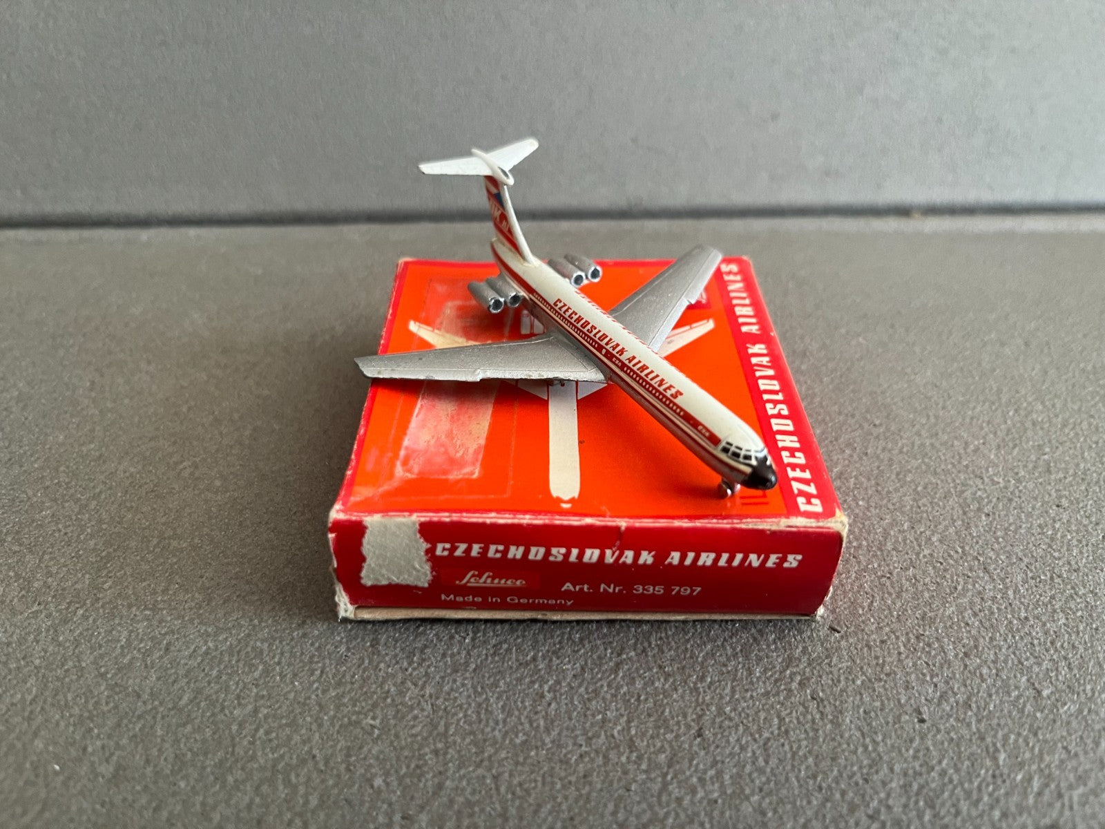 Ancien Avion miniature IL-62 Czechoslovak Airlines Schuco Piccolo