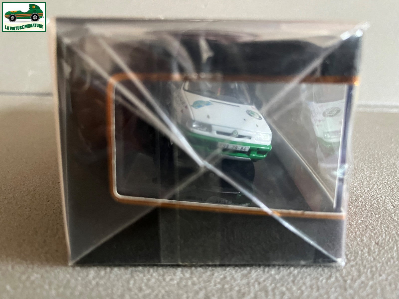 Voiture Miniature Skoda Felicia Kit Car #27 Rallye Suede 1995 Ixo au 1/43