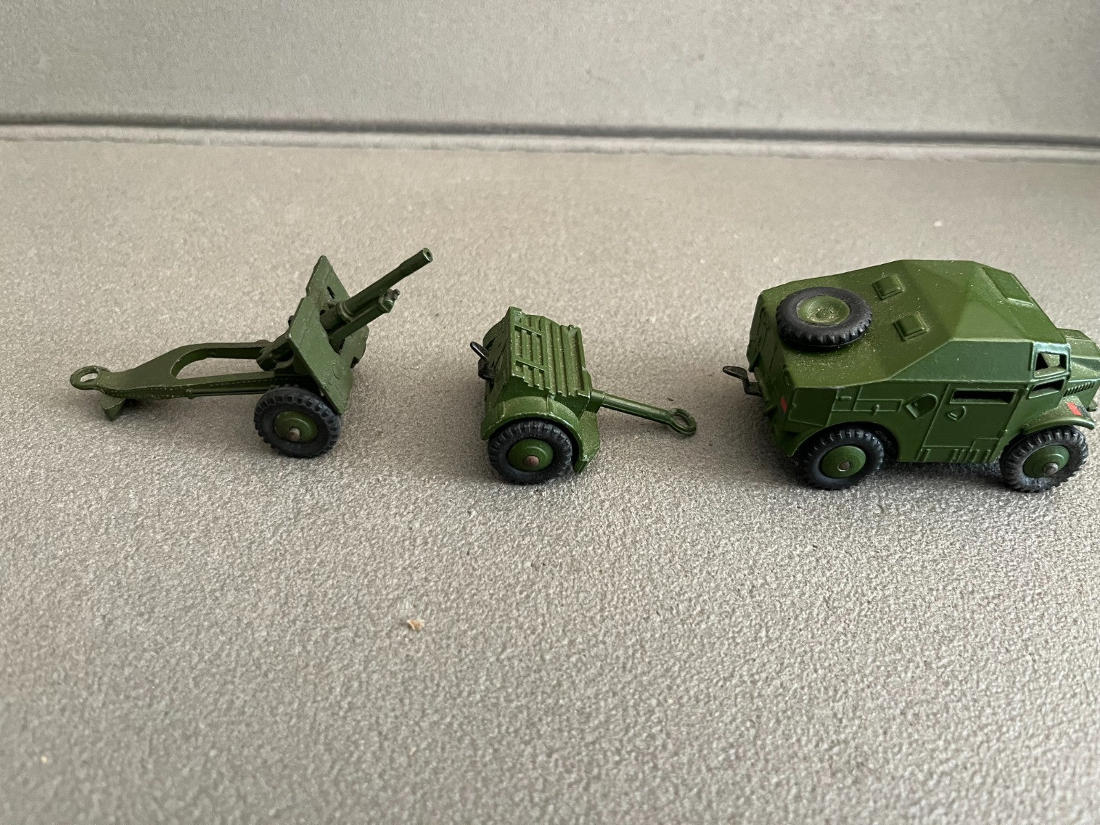 Ancienne Voiture miniature Militaire Field Artillery Tractor Dinky Toys 688 UK