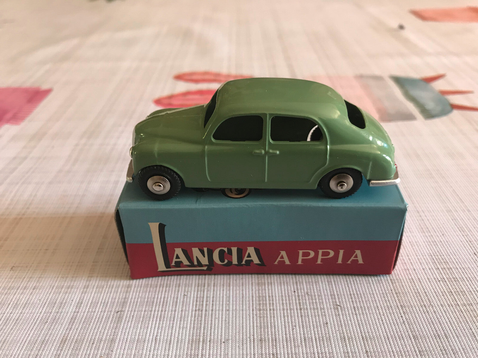 Voiture miniature Lancia Appia Mercury Hachette 1/48 1/43 Dinky
