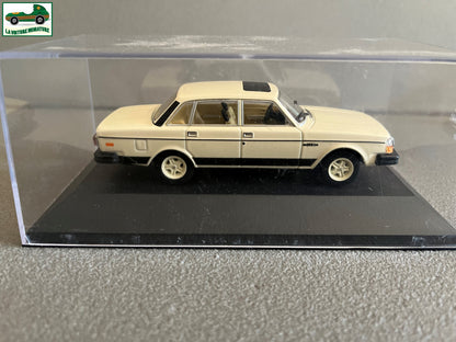 Voiture Miniature Volvo 244 GTX au 1/43