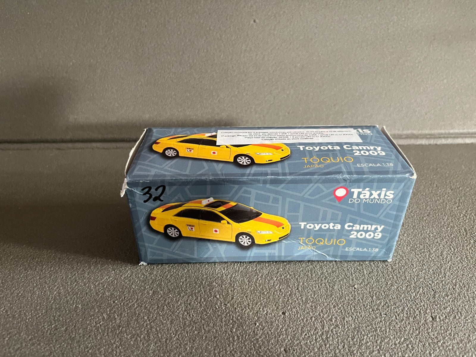 Voiture Miniature Toyota Camry 2009 Tokyo Taxi du Monde Welly au 1/38