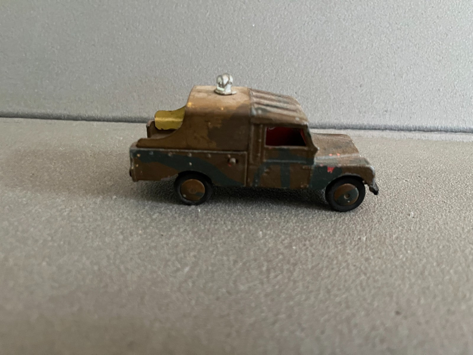Ancienne Miniature Voiture Land Rover 109 WB Corgi Toys Gt Britain Epave