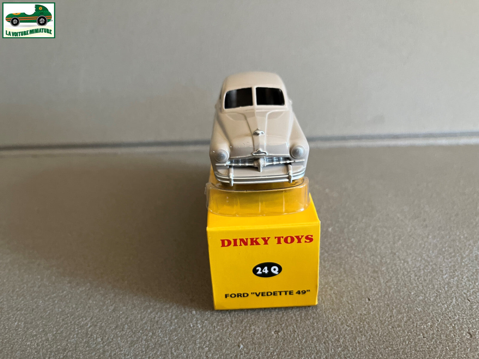 Voiture miniature Ford Vedette 49 24Q Edition Noel Dinky Toys Atlas