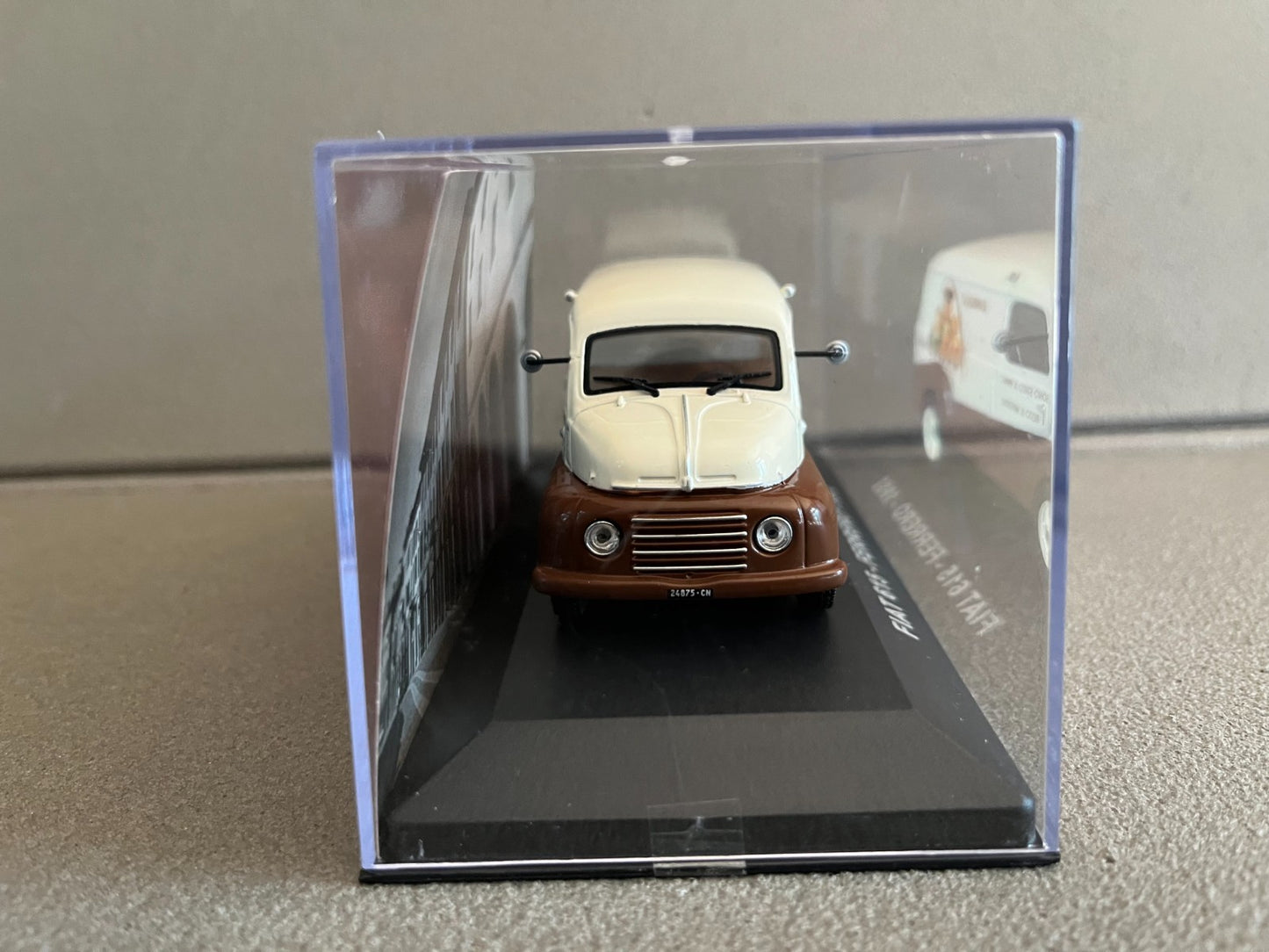 Voiture miniature Fourgon Camion Fiat 615 Ferrero 1952 au 1/43