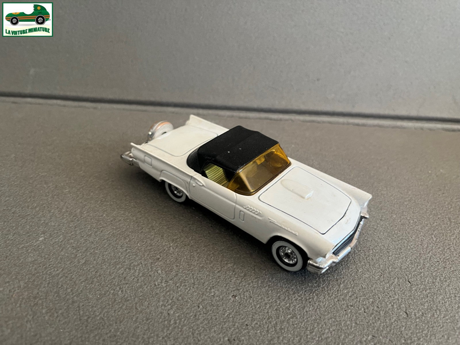 Voiture Miniature Ford Thunderbird Corgi Made in GT Britain au 1/35 1/36