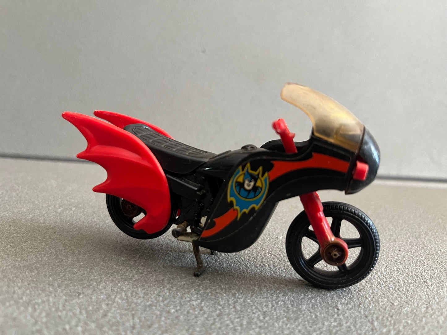 Ancienne Miniature Voiture Moto Batmobile Batman 1978 Corgi Toys Epave