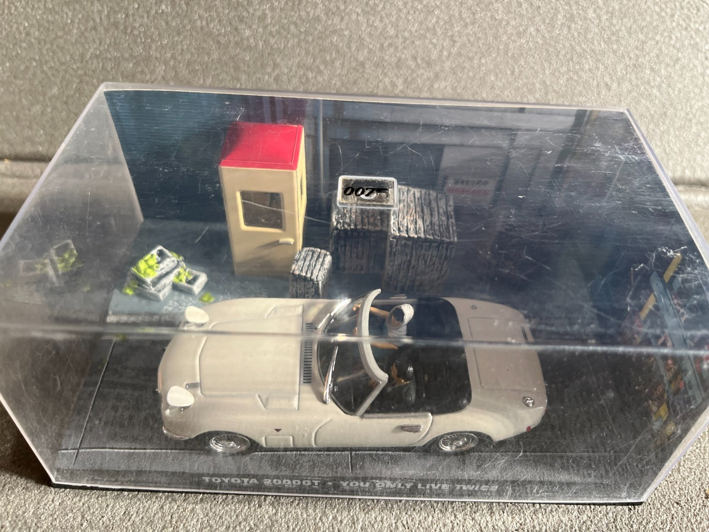 Voiture miniature Toyota 2000 GT James Bond 007 1/43