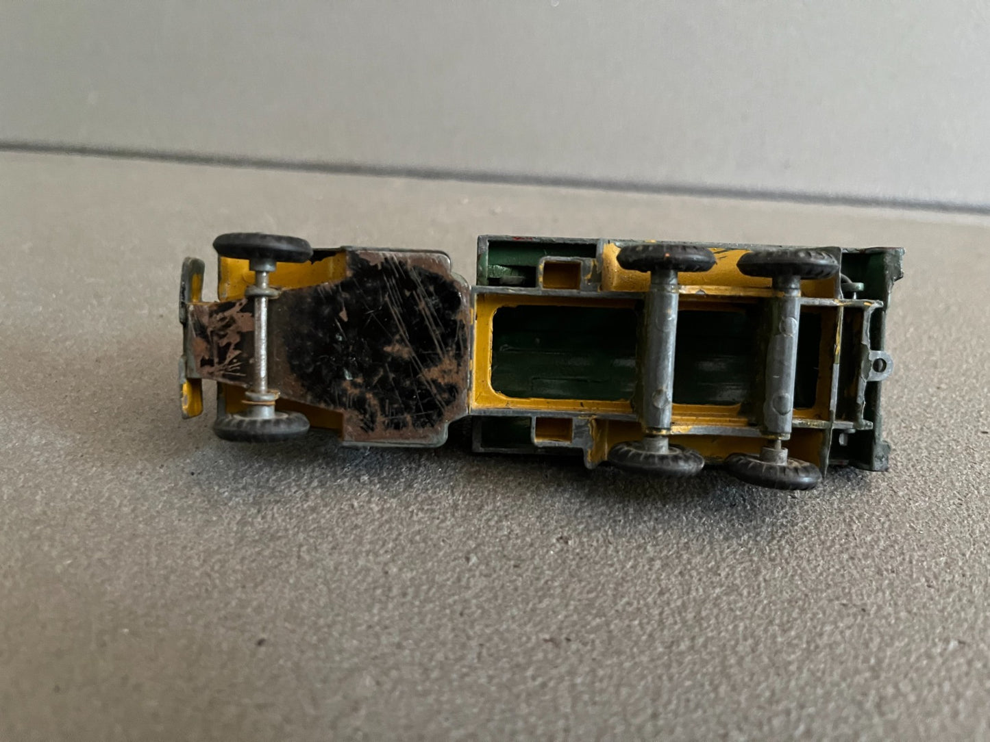 Ancienne Miniature Camion Citerne Militaire France Jouets Epave