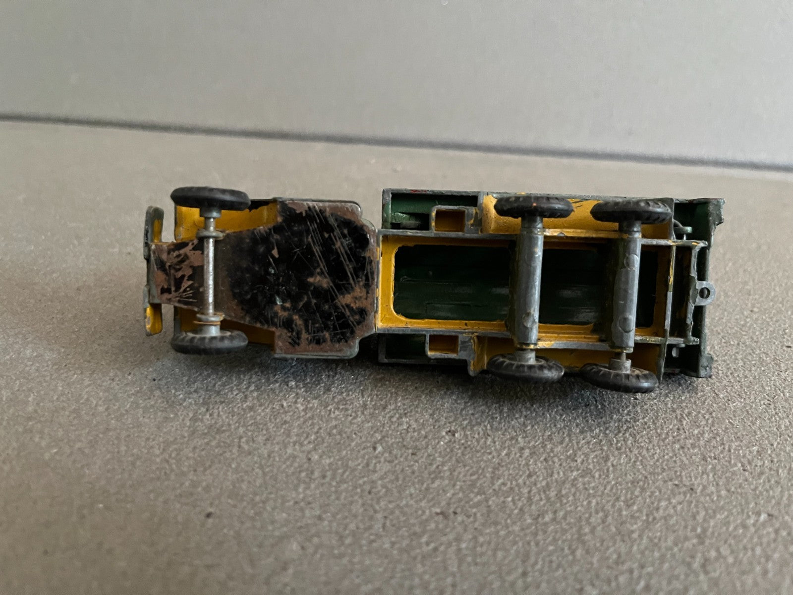 Ancienne Miniature Camion Citerne Militaire France Jouets Epave