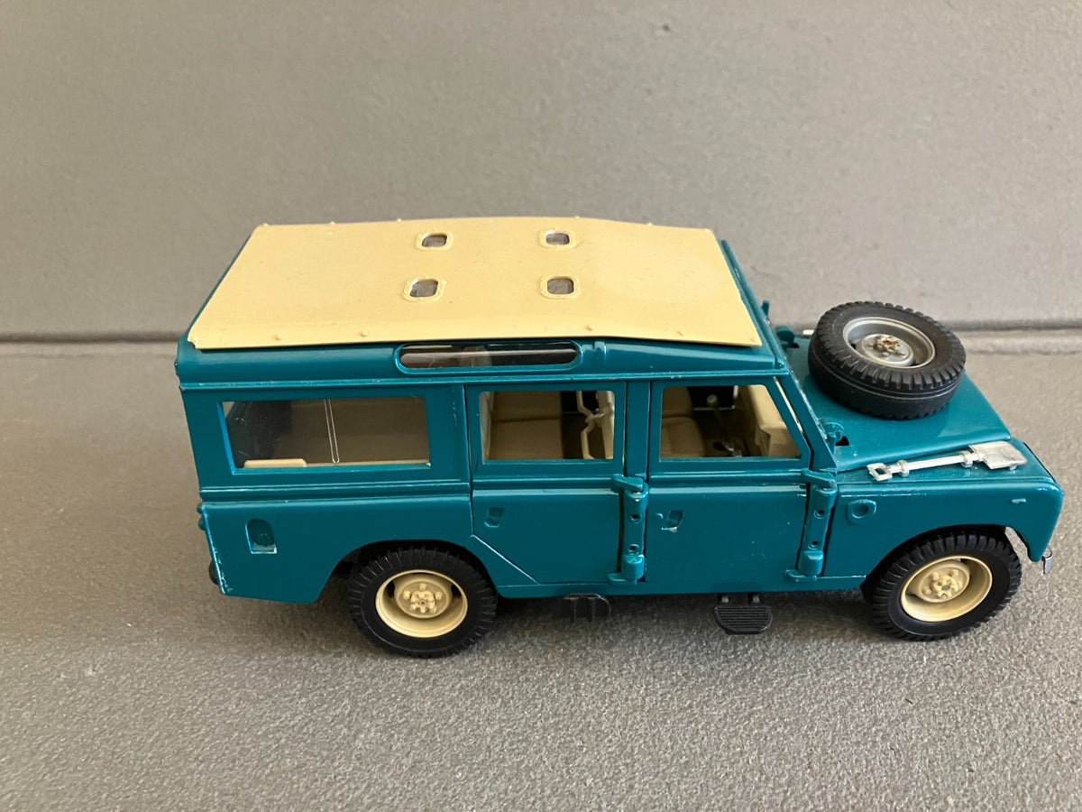 Ancienne Voiture miniature Land Rover Polistil Italy 1/25 Incomplète