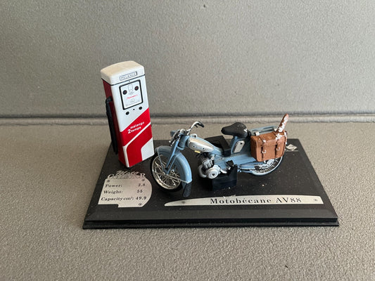 Moto Miniature Cyclomoteur  Scooter Motobécane AV88 Solido  1/18