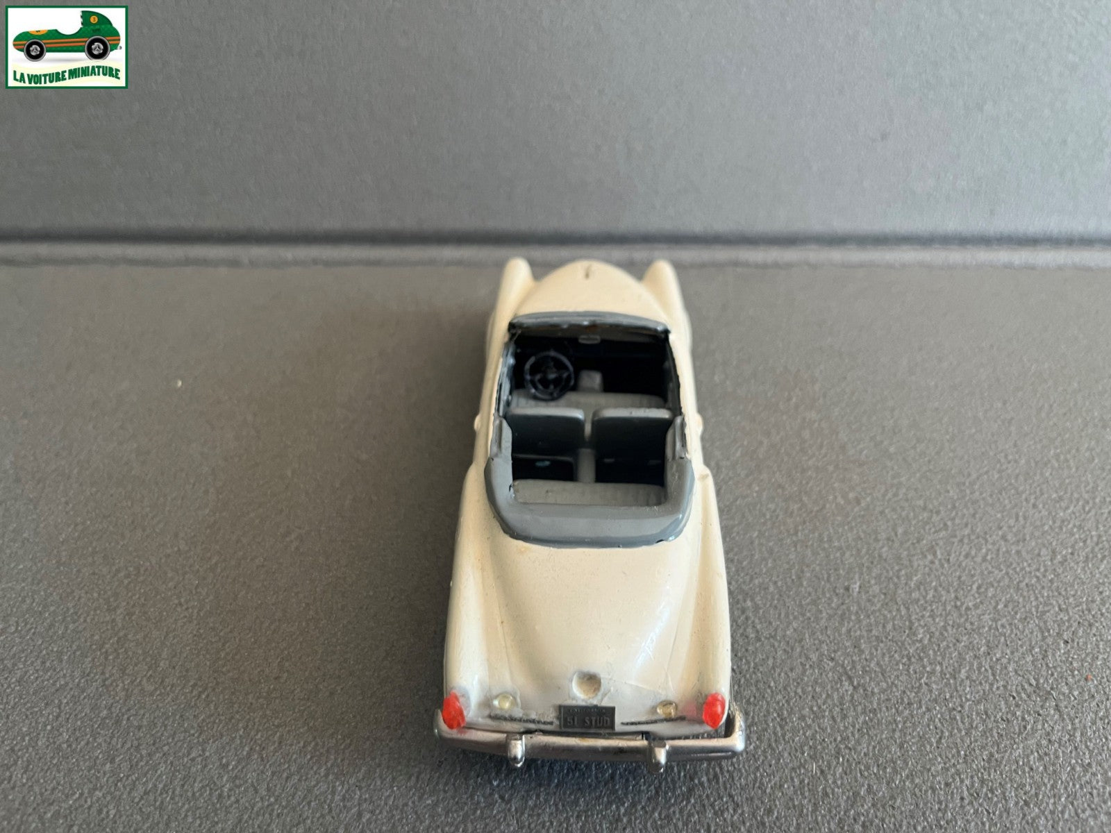 Voiture Miniature Kit monté Studebaker 51 Provence Moulage au 1/43 Défauts