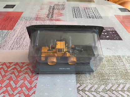 Miniature Véhicule de chantier Chargeuse Volvo L180C Hachette 1/72