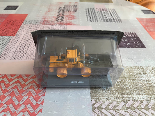 Miniature Véhicule de chantier Chargeuse Volvo L180C Hachette 1/72