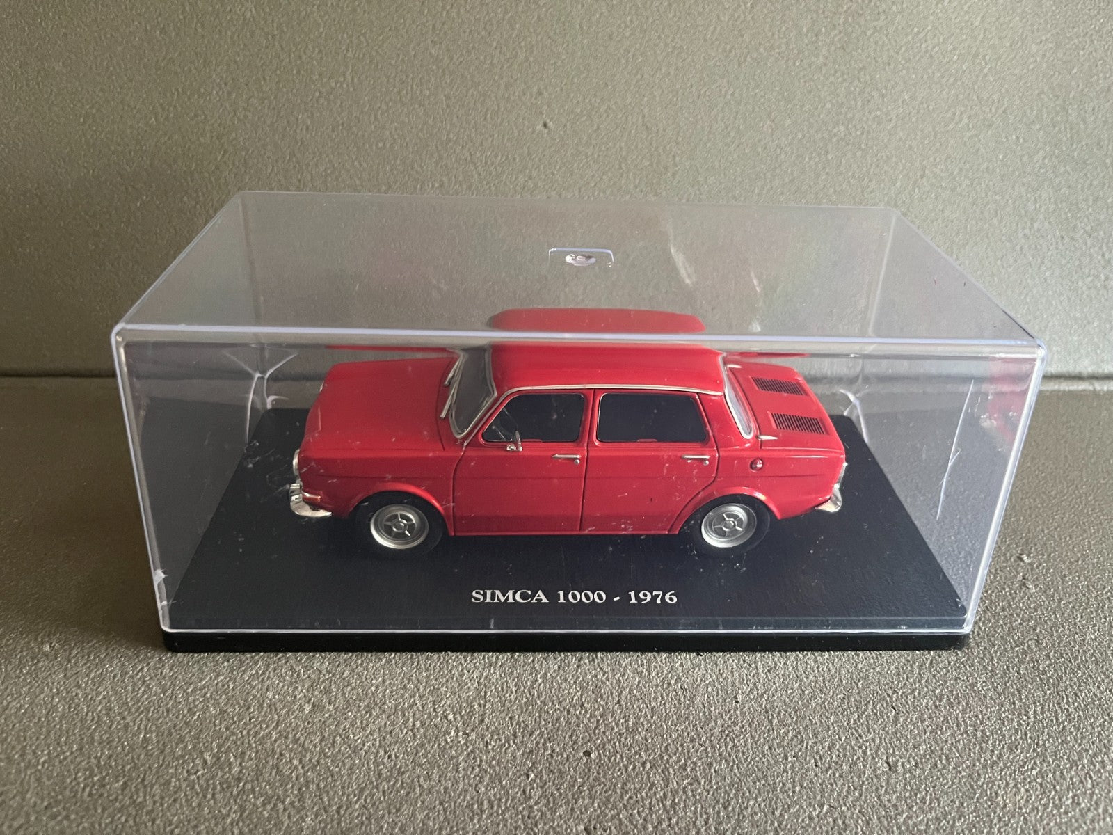 Voiture miniature Simca 1000 au 1/24