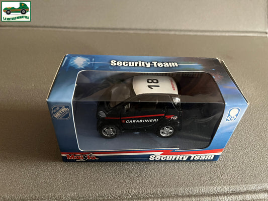 Voiture miniature Smart Carabinieri Gendarmerie Maisto 1/32 environ