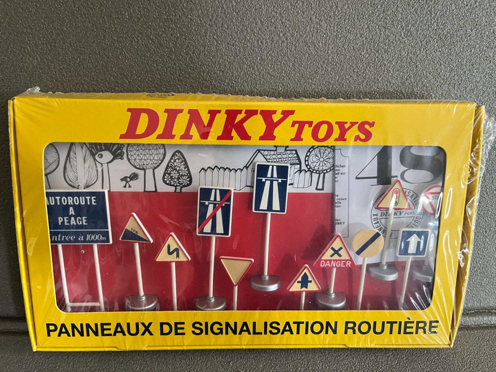 Voiture miniature panneaux de signalisation routière Dinky Toys Atlas