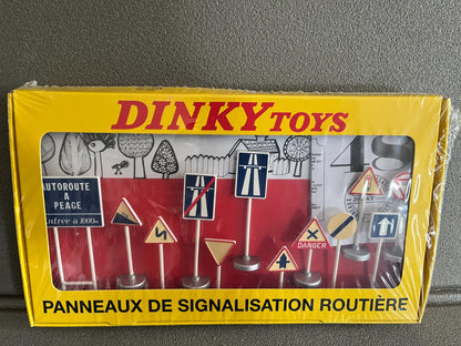 Voiture miniature panneaux de signalisation routière Dinky Toys Atlas