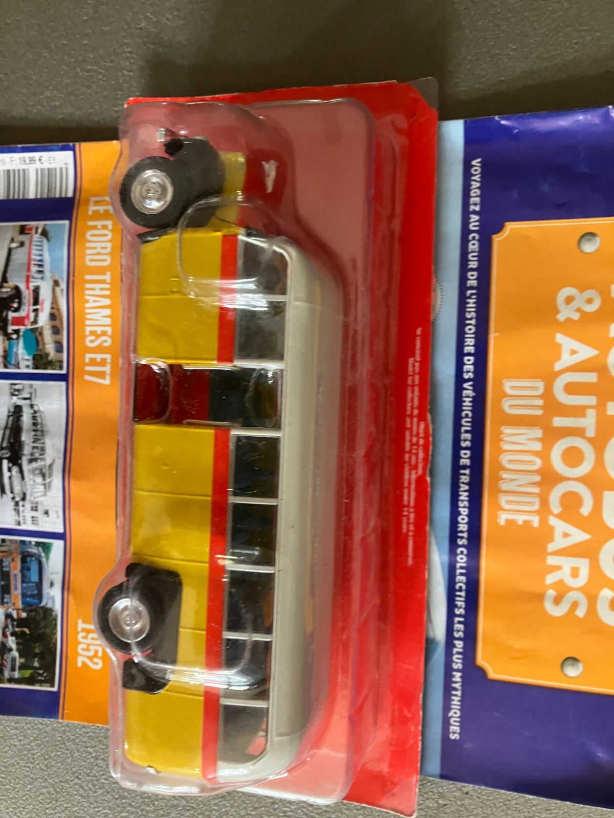 Voiture miniature Ford Thames ET7 1952 1/43 Autobus Autocars du Monde