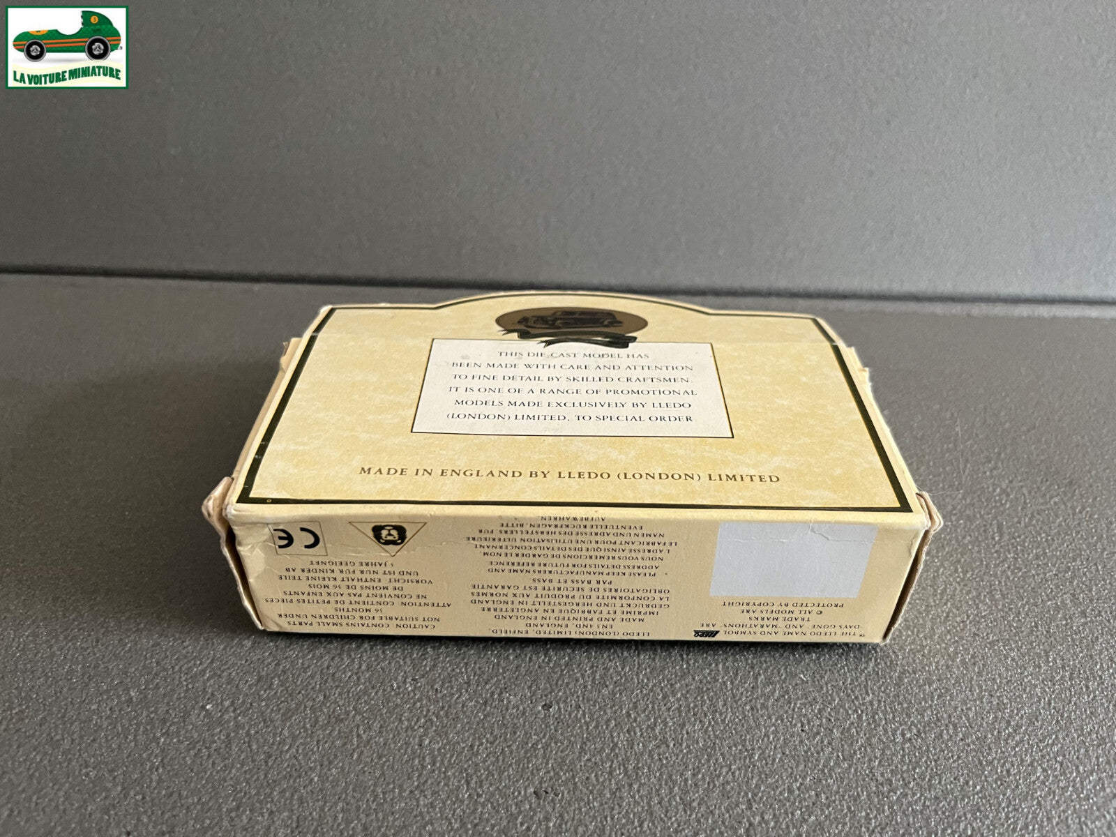 Voiture Miniature anglaise Tacot Ford Liquorice Bassetts Allsorts LLedo