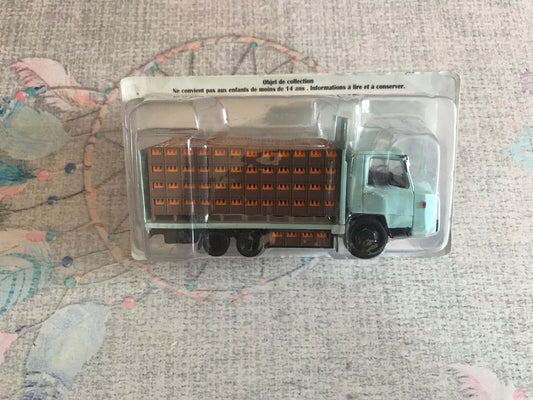 Voiture miniature Camion Berliet Tekel Transport de boissons Hachette 1/43