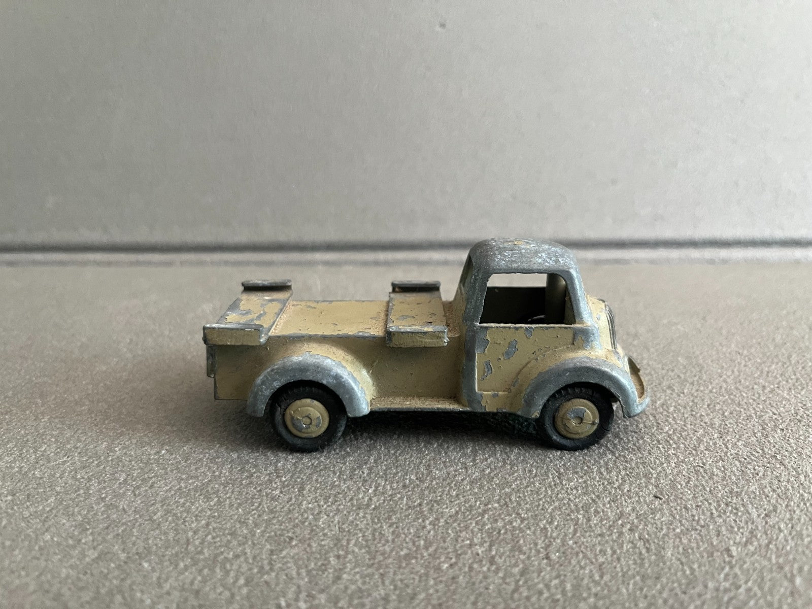 Ancienne Miniature Jouet Camion Made in Israel Gamda Epave