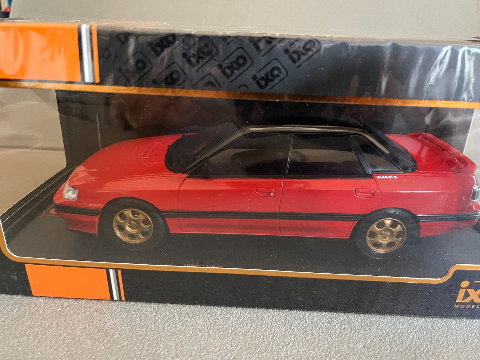 Voiture miniature Subaru Legacy RS 1991 IXO au 1/18