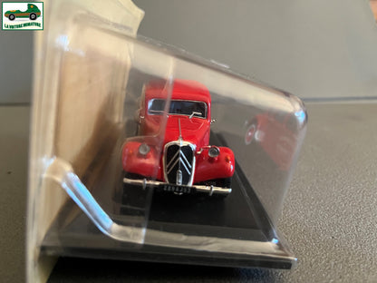 Voiture Miniature Citroen Traction 11 Familiale Pompiers d'Azé 1955 au 1/43
