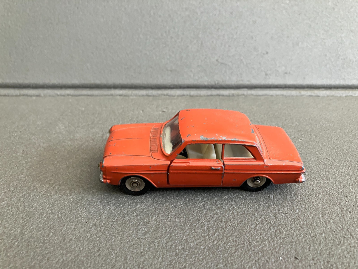 Ancienne Voiture Miniature Ford Taunus 12M 538 France Meccano Dinky Toys 1/43
