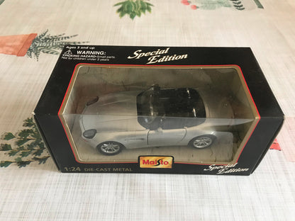 Voiture miniature BMW Z8 Maisto au 1/24