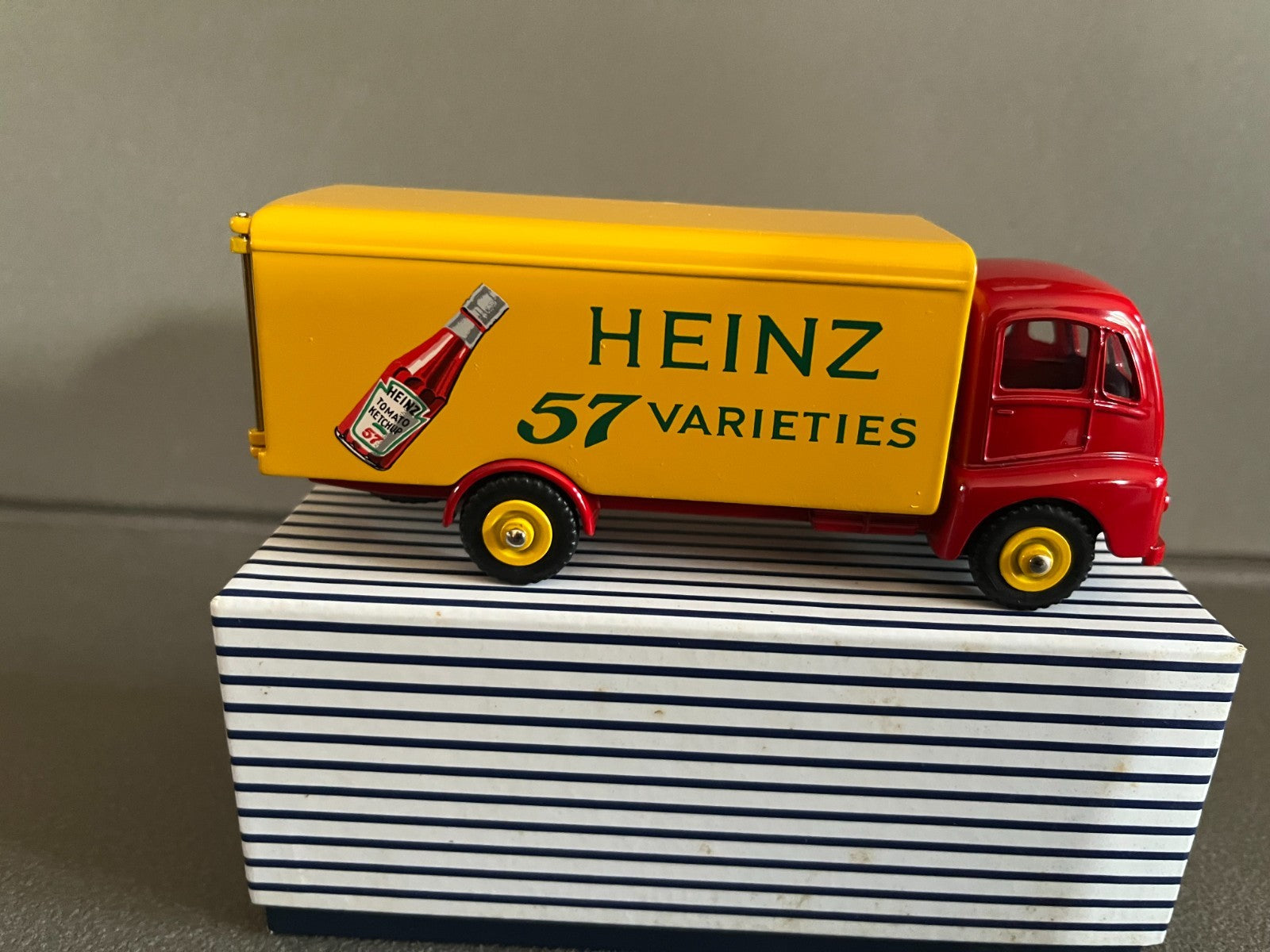 Voiture miniature Camion Guy Van Heinz 920 Dinky Toys Supertoys Atlas