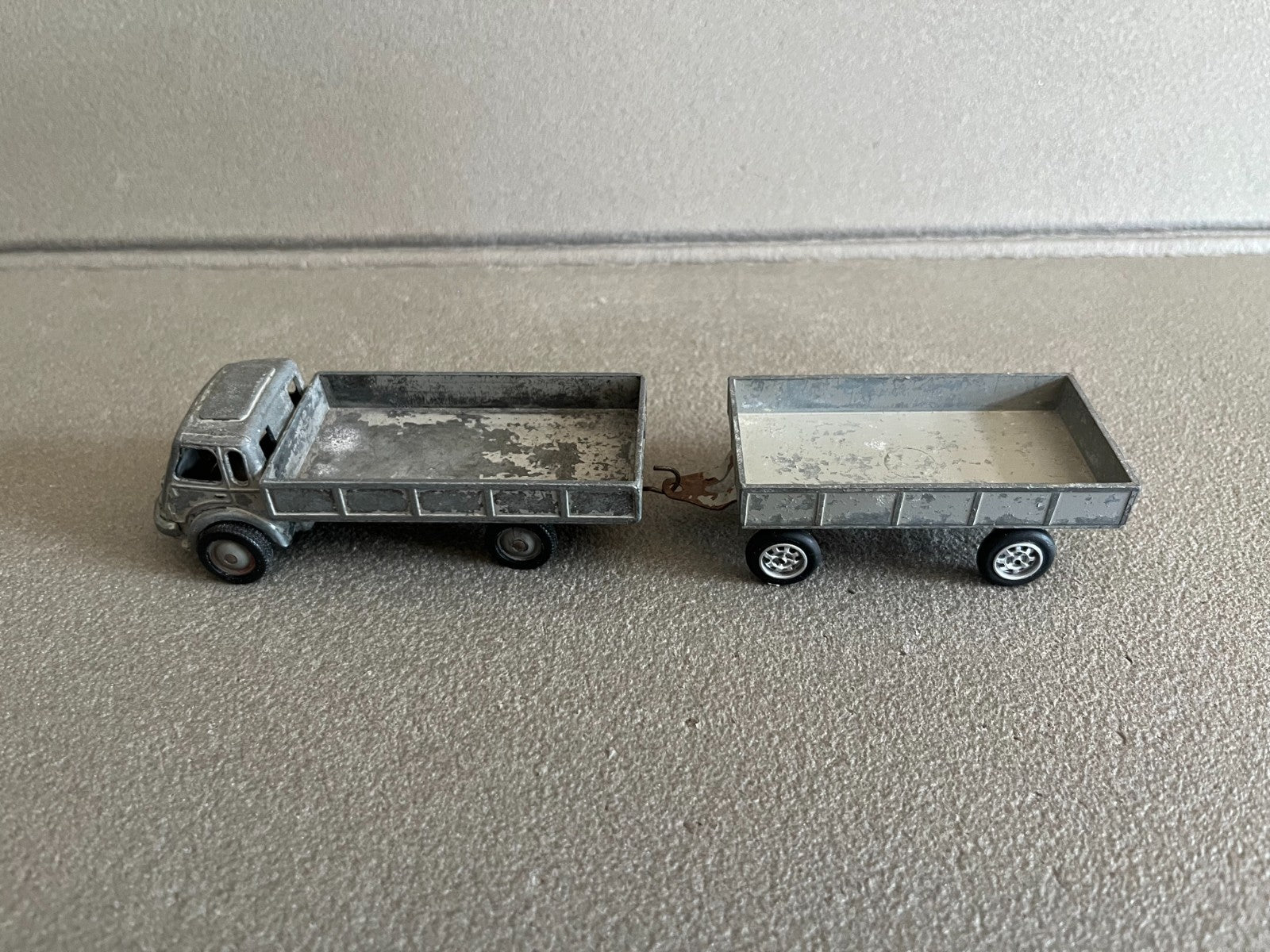 Voiture Miniature Ancienne Camion 7-T Renault CIJ Remorque France Epave