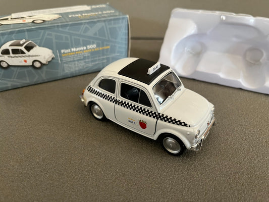 Voiture Miniature Fiat Nuova 500 Rome Taxi du Monde Welly 1/38