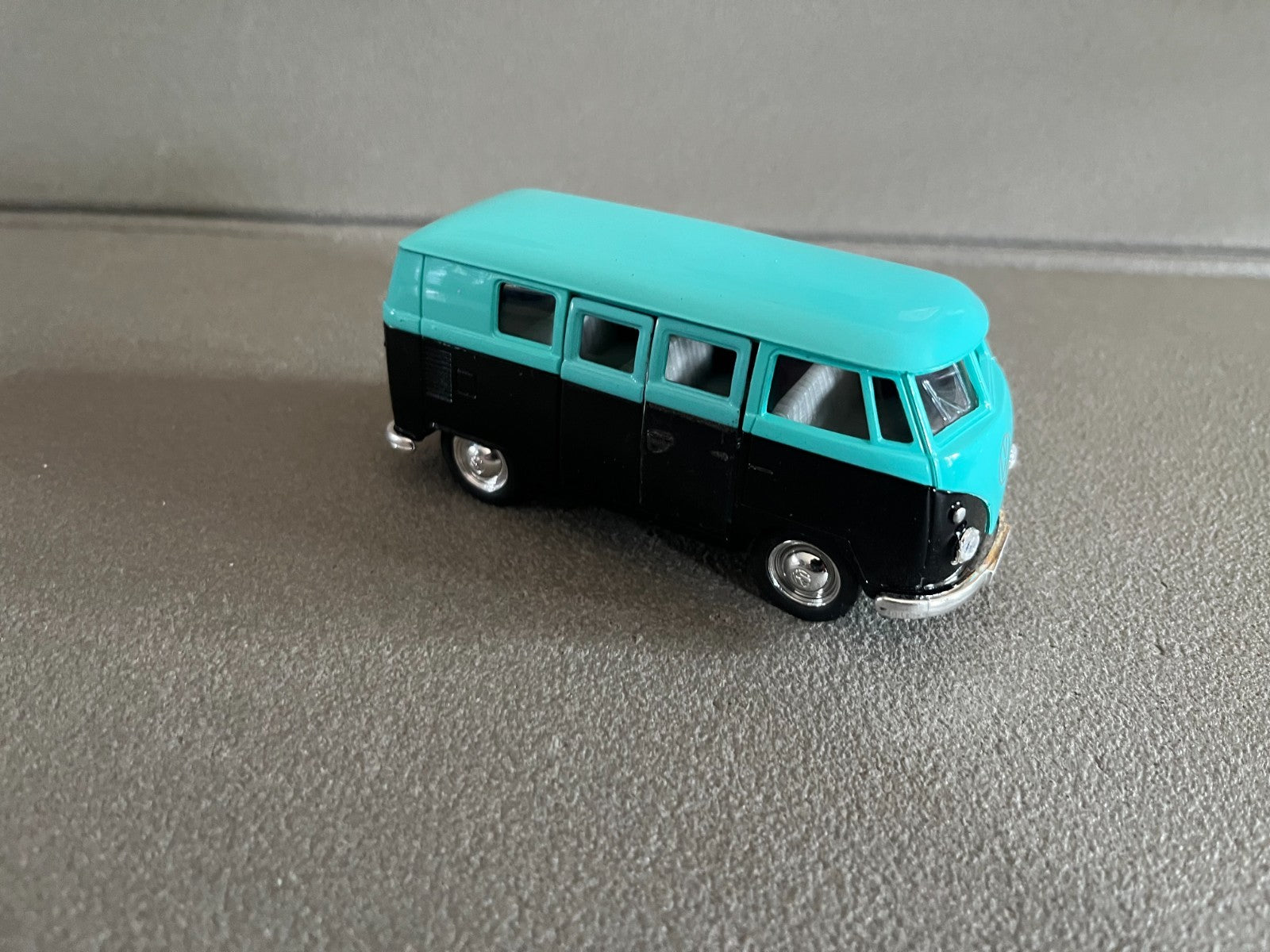 Voiture Miniature Bus Volkswagen Combi T1 1963 Welly au 1/34 1/39