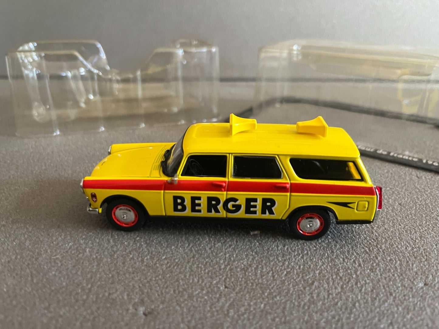 Voiture Miniature Peugeot 404 Berger Tour de France 1966 Norev Vélo au 1/43