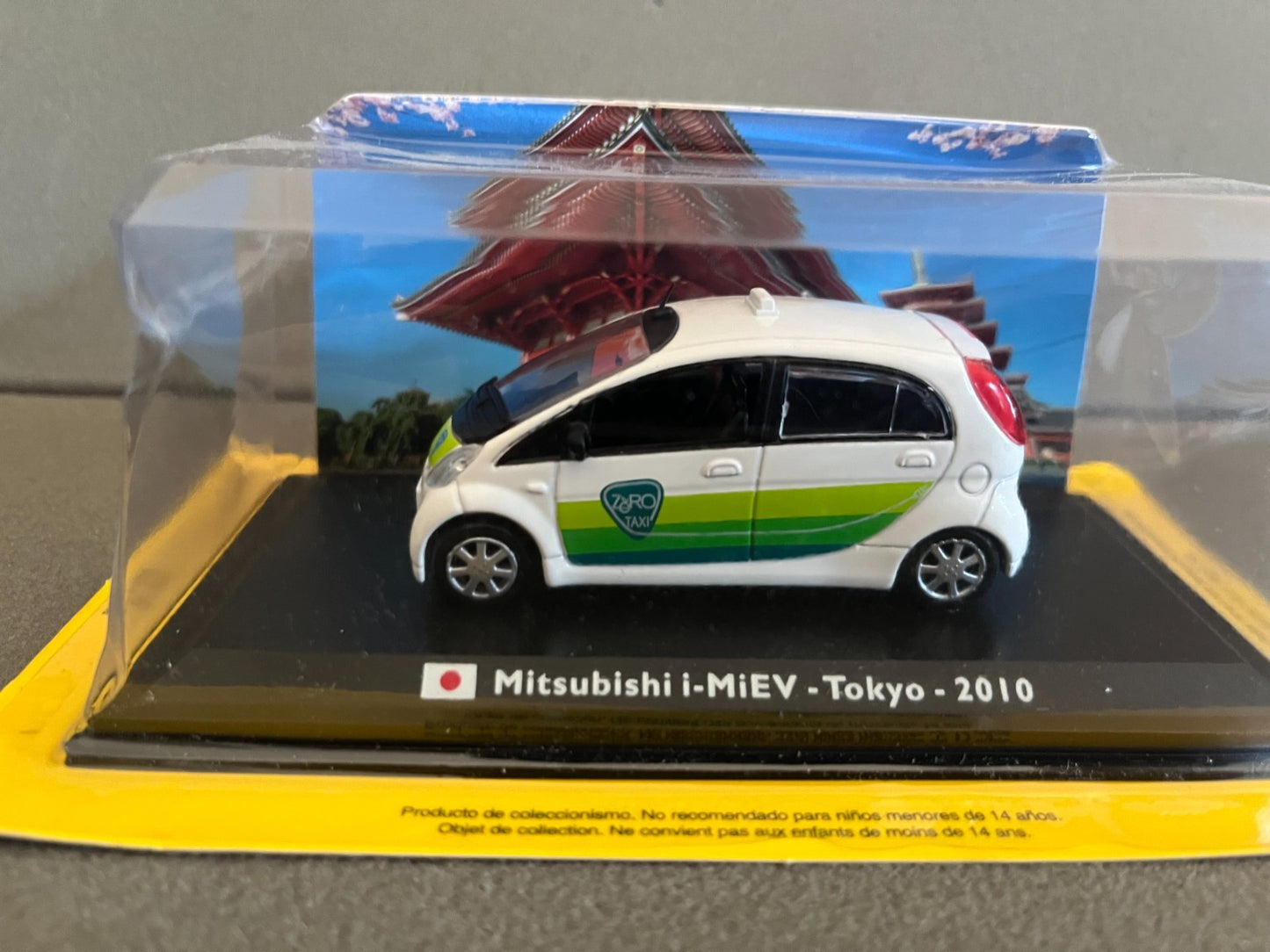 Voiture Miniature Mitsubishi i-MiEV Tokyo 2010 Taxi du Monde au 1/43