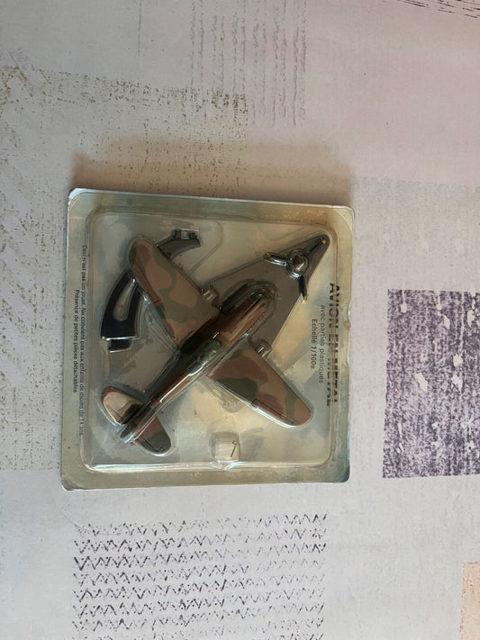 Avion miniature Militaire P-40B Tigres Volants au 1/100