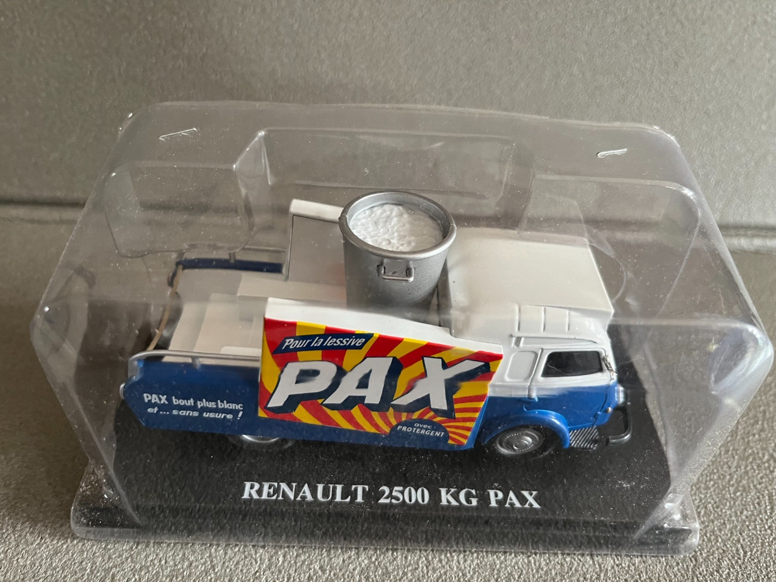 Voiture miniature Camion Renault 2500 KG PAX Auto Plus Hachette 1/43