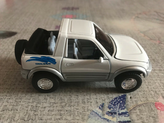 Voiture miniature Toyota RAV4 RAV 4 Cabriolet Kinsmart à Friction au 1/32