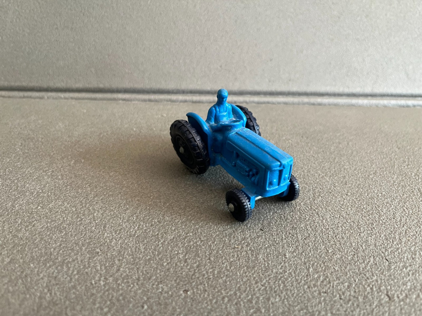 Voiture Miniature Ancien Tracteur Agricole Tomte Lardal Norway Plastique Gomme